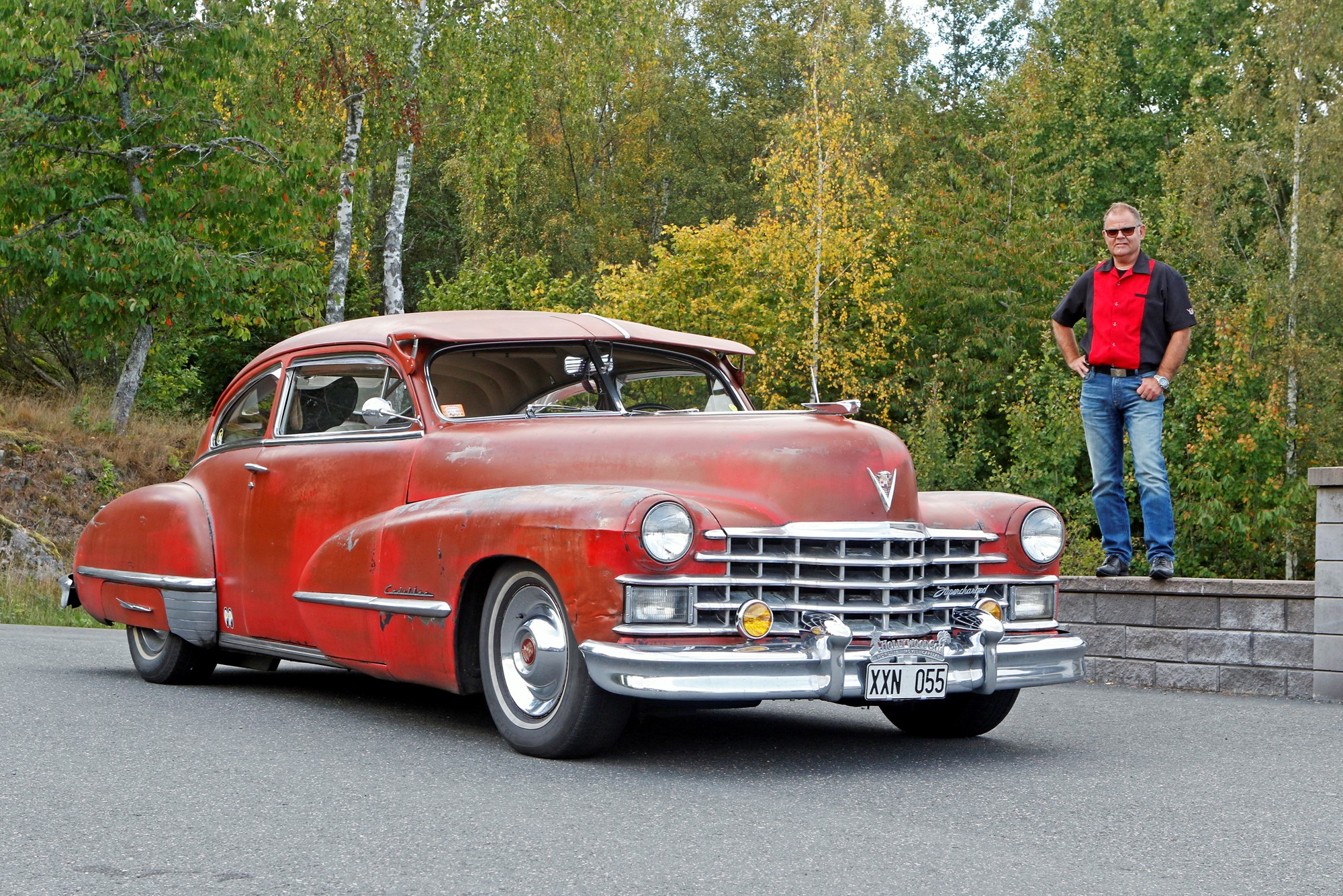 Sedaneten från 1947 är försedd med skivbromsar, fyrahundramaskin, 700R4-automat samt en Ford niotummare i aktern.