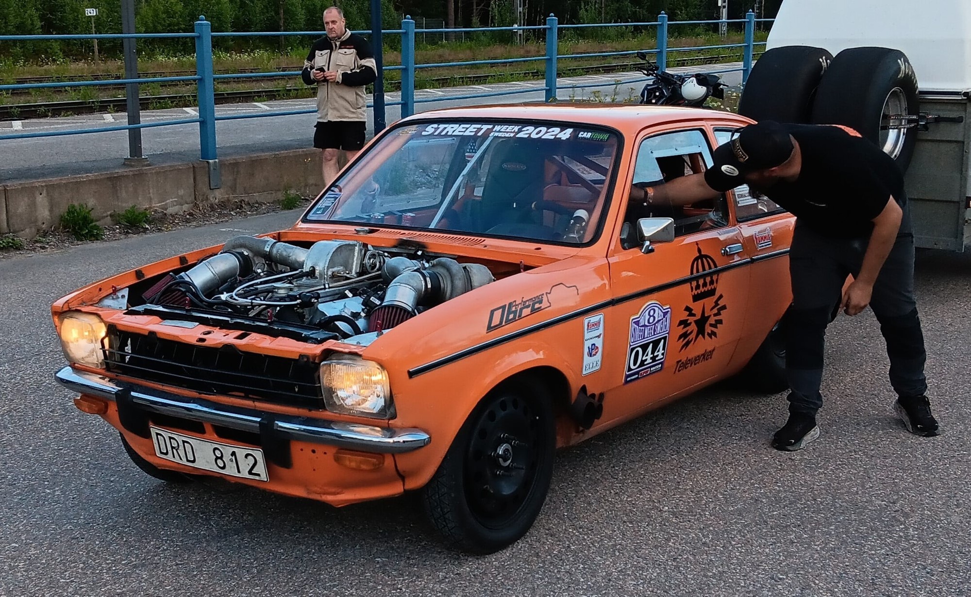 Grabbarna i Televerks kadetten drog till sig publik inte bara genom bilen utan även genom deras sätt, dom bara garavade.