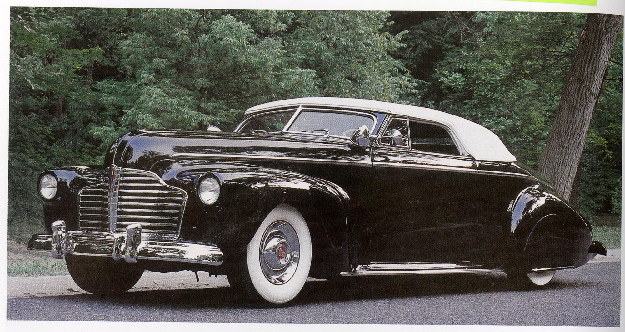 Buick -41 cabben visades på 2005 Pebble Beach Concours d´Elegance då temat var historiska custombilar. Det var 50 år efter att den stylades om av de berömda dragracingbröderna Joe och Tony Pisano.