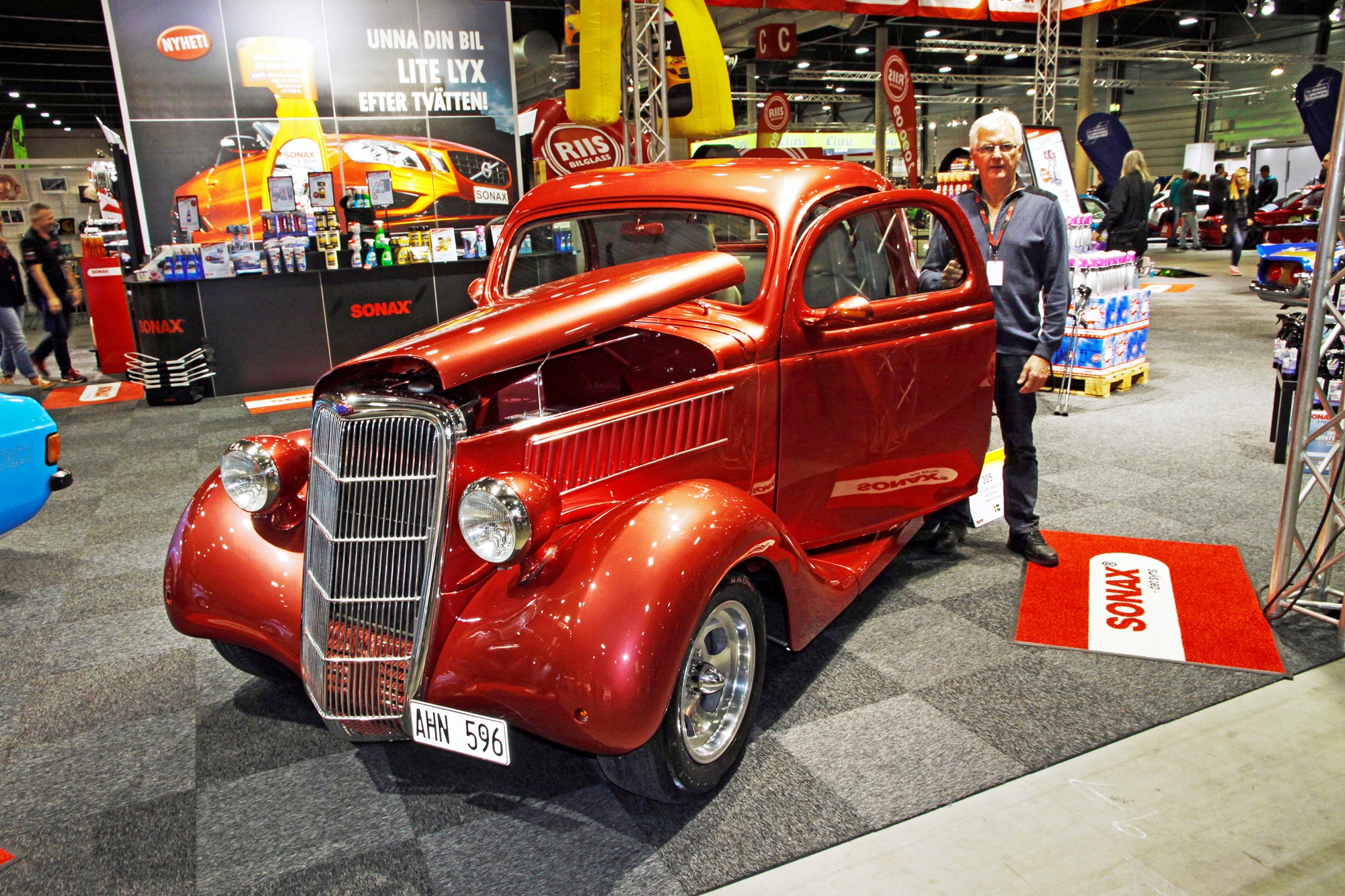 Coupen var färdig 2017 med lackering utförd av PG Tälth. Här visar Leif upp 35:an på Oslo Motor Show.