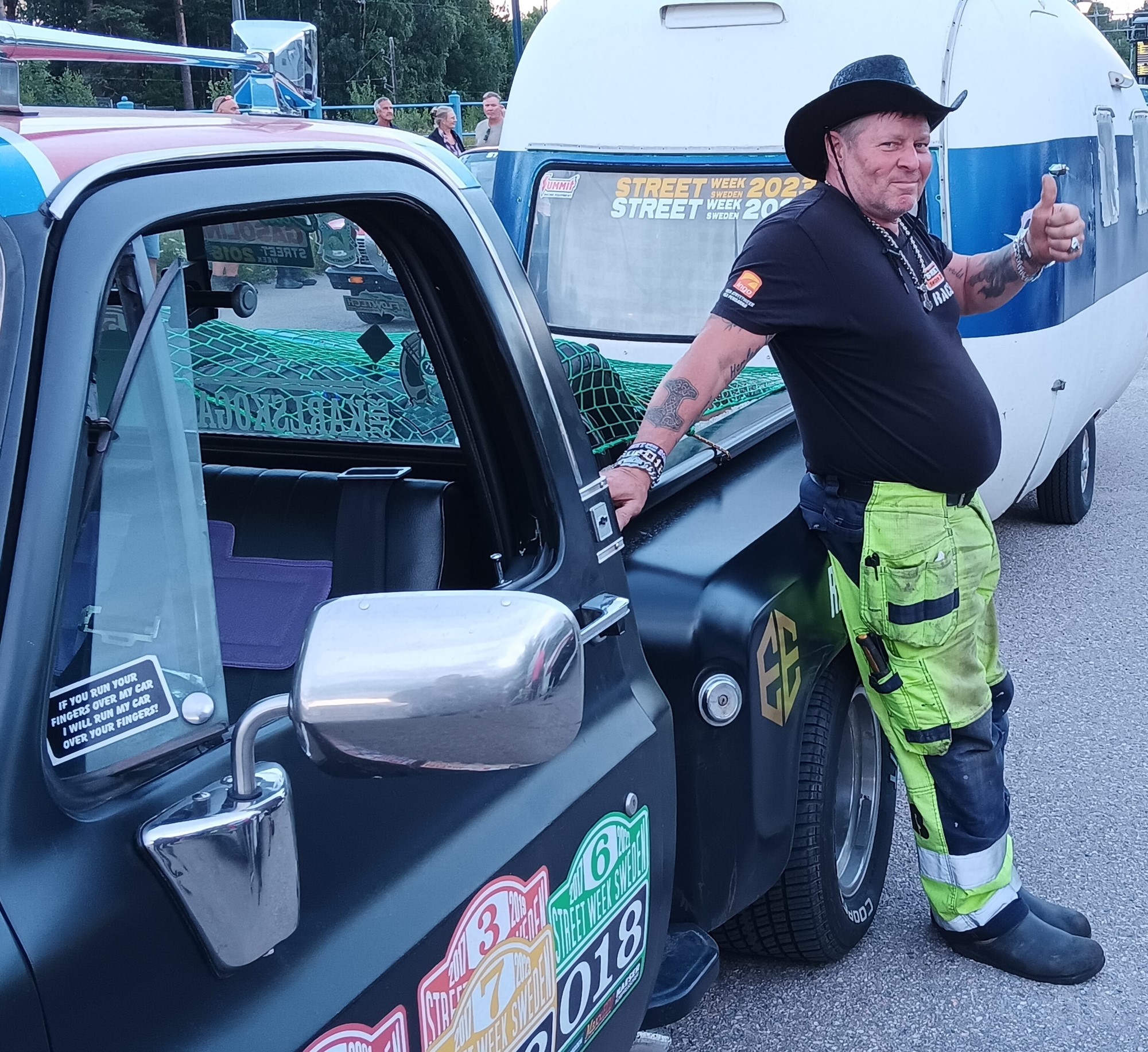 Arve Larusson Gjorde tummen upp i Iggesund då han träffade bekanta där