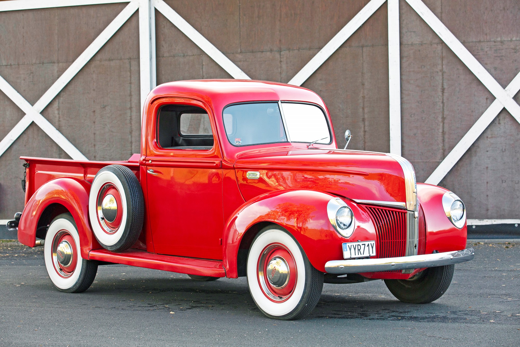 Ford-pickisen från 1941 bytte Tomas till sig mot sin Mercury -39 som han haft i många år. Bilen kom nyligen till Sverige från Kalifornien och är renoverad någon gång på 70-talet.