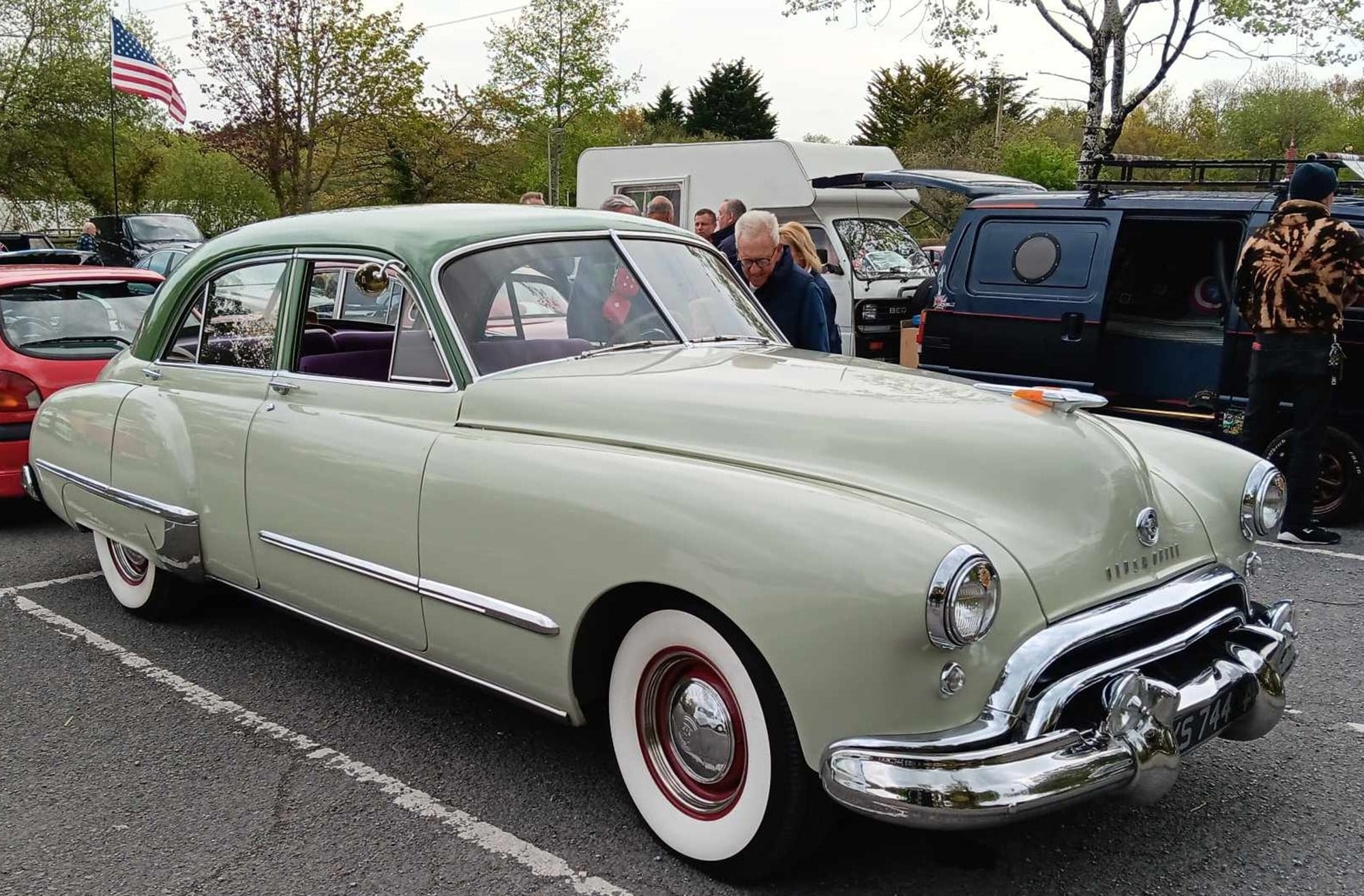 Peter heter ägaren till denna riktigt fina 1948 Oldsmobile